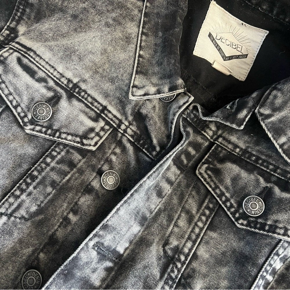 Decibel gray / black denim Jean jacket - cheetah on back - size large - Picture 4 of 5